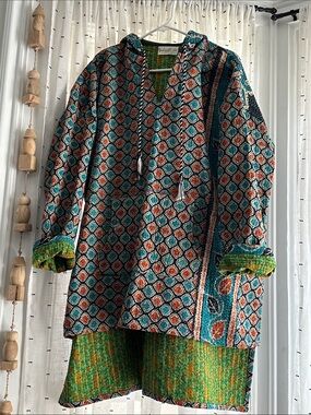 Kantha Bae tunic in large with hood